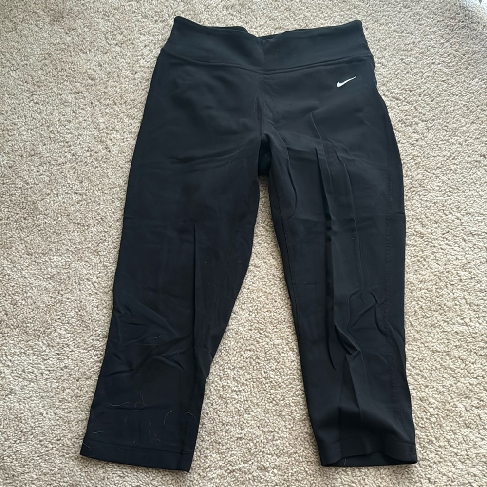 black nike leggings.
